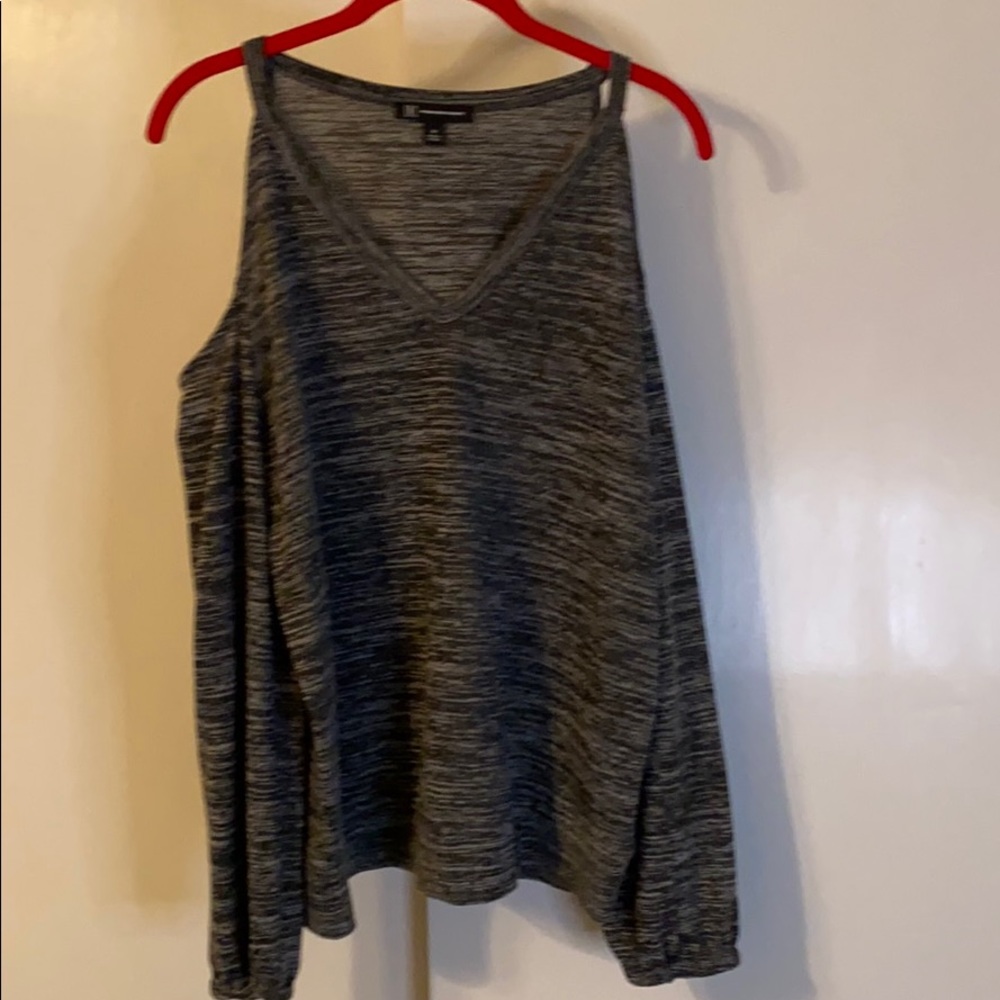 Cold shoulder ballon sleeve top